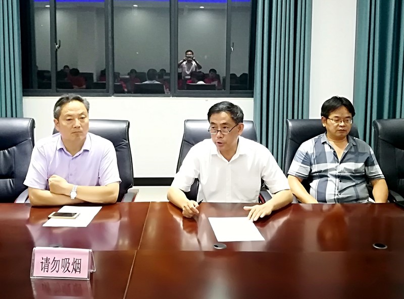寿县第二中学贫困尖子生助学——校长讲话.jpg