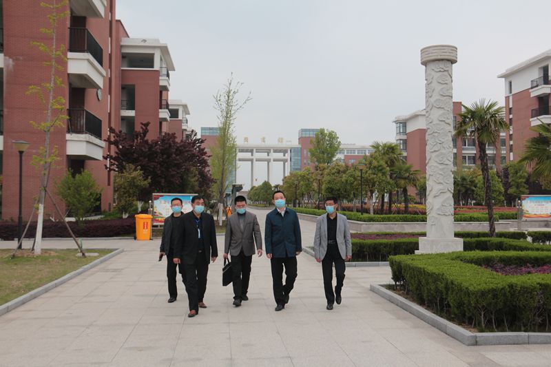市委常委,县委书记胡春华到寿县二中督导开学工作